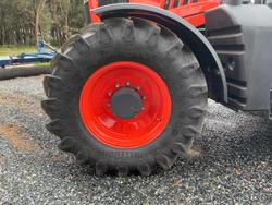 Kubota
M7-172 Std Deluxe 173Hp Tractor