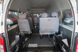 2006 Toyota Hiace Commuter TRH223R French Vanilla