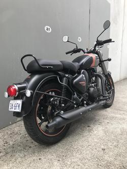 2025 Royal Enfield
Classic 350 Dark