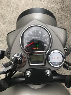2025 Royal Enfield
Classic 350 Dark