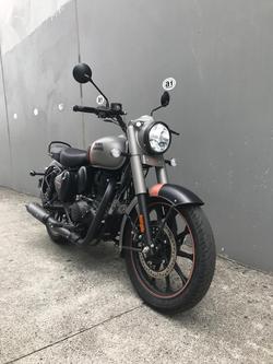 2025 Royal Enfield
Classic 350 Dark