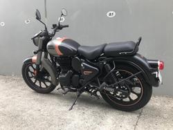 2025 Royal Enfield
Classic 350 Dark