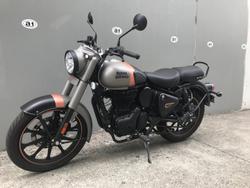 2025 Royal Enfield
Classic 350 Dark