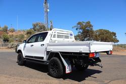 2020 Toyota
                Hilux SR