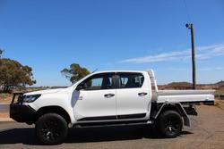 2020 Toyota
                Hilux SR