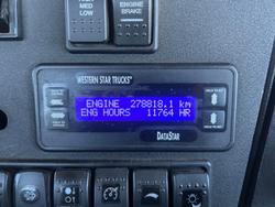 2017 Western Star 5800 Series 5864SS Black