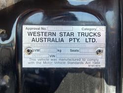 2017 Western Star 5800 Series 5864SS Black
