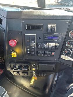 2017 Western Star 5800 Series 5864SS Black