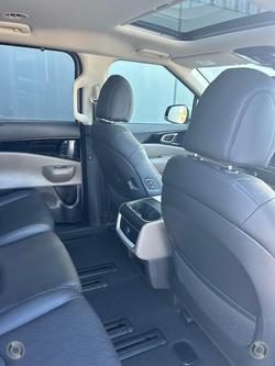 2025 Kia
                Carnival GT-Line HEV