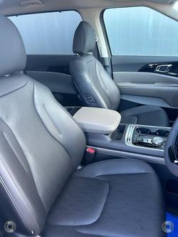 2025 Kia
                Carnival GT-Line HEV