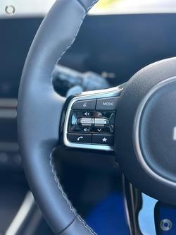2025 Kia
                Carnival GT-Line HEV