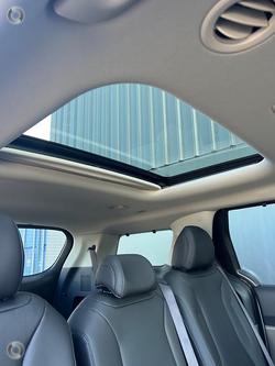 2025 Kia
                Carnival GT-Line HEV