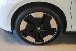 2025 Volkswagen
                ID. Buzz Pro BEV560