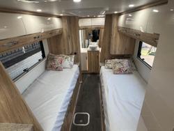 2025 Avan Ovation M9