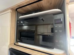 2025 Avan Ovation M9