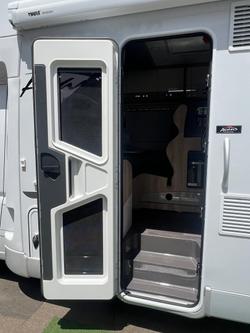 2025 Avan Ovation M9