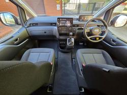2024 Hyundai
STARIA LOAD