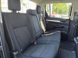 2017 Toyota
Hilux SR5