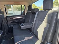2017 Toyota
                Hilux SR5