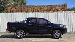 2017 Toyota
                Hilux SR5