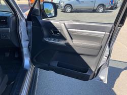 2013 Mitsubishi
Pajero VR-X