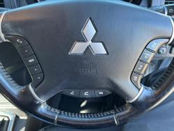 2013 Mitsubishi
Pajero VR-X