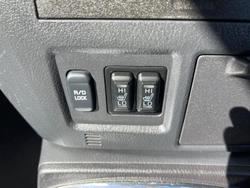 2013 Mitsubishi
Pajero VR-X