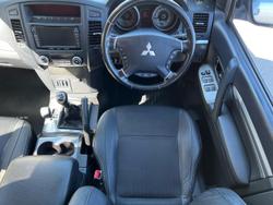 2013 Mitsubishi
Pajero VR-X