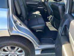 2013 Mitsubishi
                Pajero VR-X