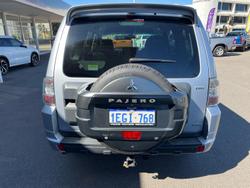 2013 Mitsubishi
Pajero VR-X