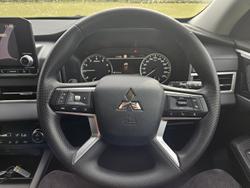 2024 Mitsubishi
Outlander ES