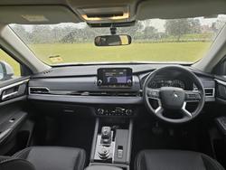 2024 Mitsubishi
Outlander ES