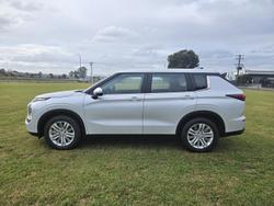 2024 Mitsubishi
Outlander ES