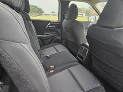 2024 Mitsubishi
Outlander ES
