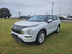 2024 Mitsubishi
Outlander ES