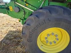 2019 John Deere S780 Combine & 740D Front With Trailer