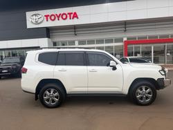 2021 Toyota LANDCRUISER VX White