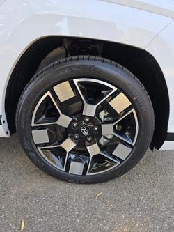 2025 Hyundai
                Kona Electric Premium
