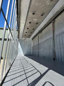 2017 Barker
                St3 Od 22 Pallet Refrigerated Sd Tail Gate 