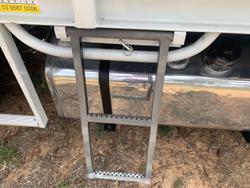 2015 Fuso 2427 6X2 Allison Auto Trans Beavertail White