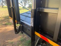 2015 Fuso 2427 6X2 Allison Auto Trans Beavertail White