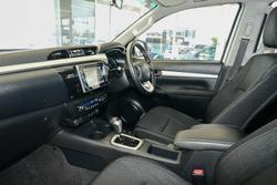 2020 Toyota
Hilux SR5