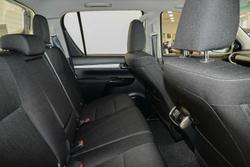 2020 Toyota
Hilux SR5