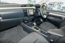 2020 Toyota
Hilux SR5