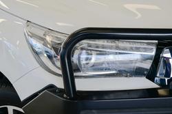 2020 Toyota
Hilux SR5