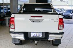 2020 Toyota
Hilux SR5