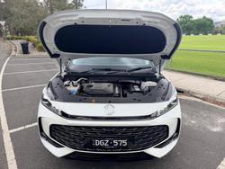 2025 MG HS Essence AS33 MY25 Pearl White