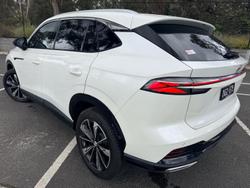 2025 MG HS Essence AS33 MY25 Pearl White