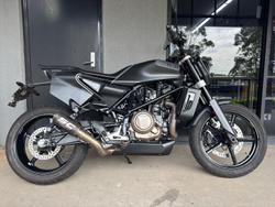 Husqvarna Svartpilen 701