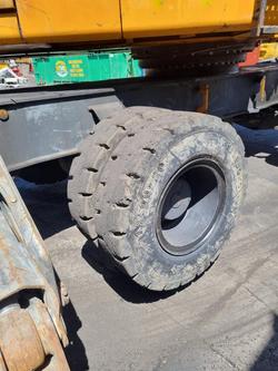 2011 Liebherr Lh40 Yellow